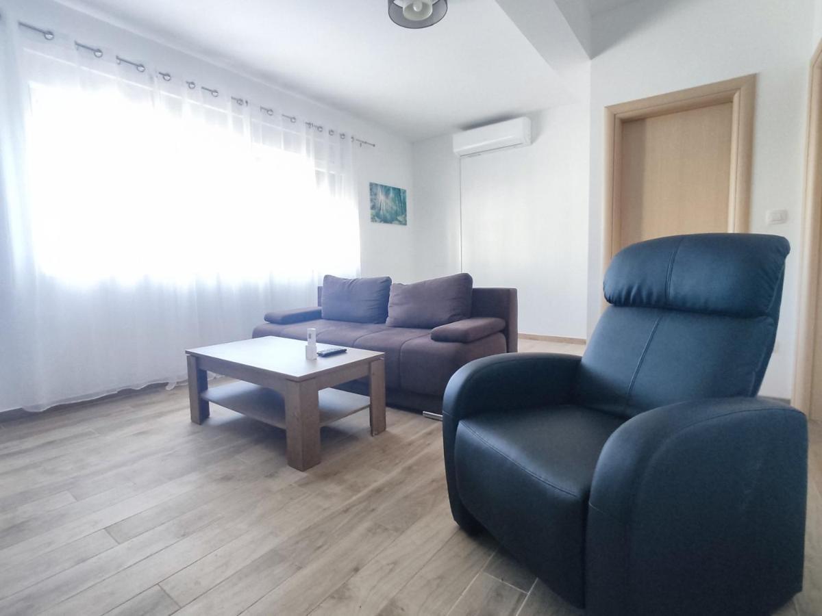 Sunny Attic Apartment With Balcony & Modern City Apartment With Outdoor Area, No Balcony Trogir Exterior photo