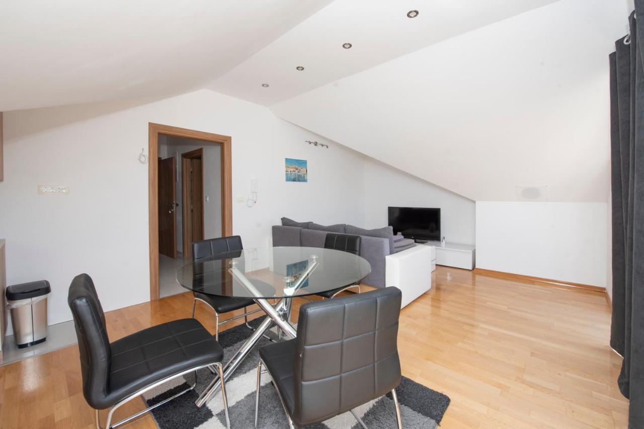 Sunny Attic Apartment With Balcony & Modern City Apartment With Outdoor Area, No Balcony Trogir Exterior photo