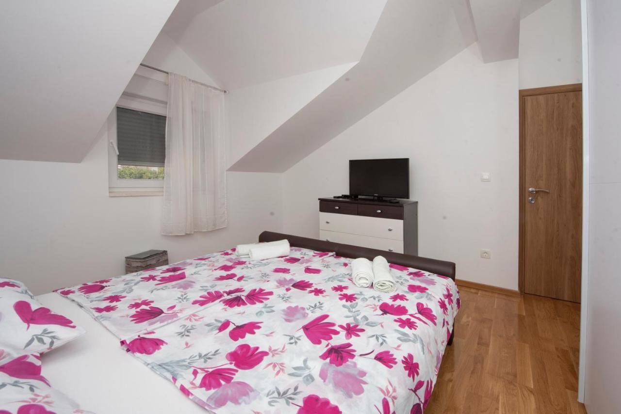 Sunny Attic Apartment With Balcony & Modern City Apartment With Outdoor Area, No Balcony Trogir Exterior photo