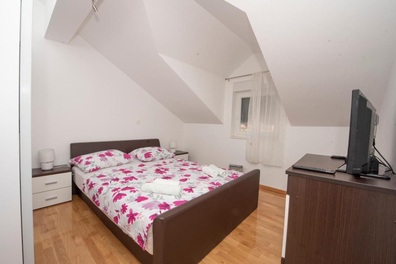 Sunny Attic Apartment With Balcony & Modern City Apartment With Outdoor Area, No Balcony Trogir Exterior photo